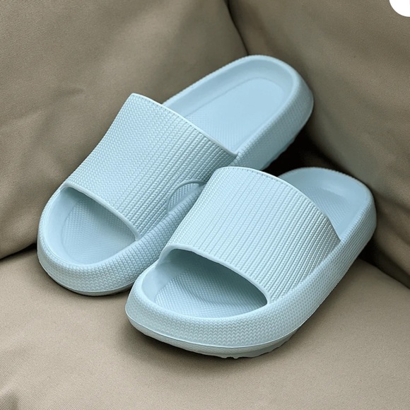 Pillow Slides in Arctic Blue - Picture 1 of 6